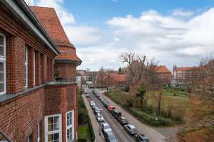 Jugendstiljuwel mit Seeblick in denkmalgeschütztem Gebäude mit ausbaufähigem Dachgeschossrohling – Die vollständige Adresse der Immobilie erhältst du vom Anbieter., 13086 Weißensee, Berlin – Vorschaubild 4