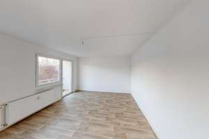 2-Raum-Wohnung mit Balkon, EBK möglich – Johannes-Dick-Str. 43, 9123 Hutholz, Chemnitz – Vorschaubild 1
