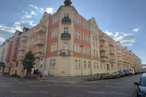 Charmante Altbau-Wohnung mit 2 sonnigen Balkonen in der Teltower Vorstadt