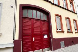 Reizvolle Dachgeschoß-Wohnung im Altbau mit Parkplatz!!! - WI-City - provisionsfrei -