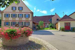 Charmantes Landhaus-Ensemble mit großzügigen Nebengebäuden und vielseitigem Nutzungspotenzial – Die vollständige Adresse der Immobilie erhältst du vom Anbieter., 97996 Niederstetten – Vorschaubild 3