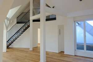 Großzügige Dachgeschosswohnung mit Terrasse, offener Küche und Galerie