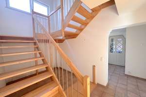 Gräfelfing! Walmdach-Villa mit sep. Gästehaus auf über 1.200m² Grund! Ausbaureserve (DG)! – Die vollständige Adresse der Immobilie erhältst du vom Anbieter., 82166 Gräfelfing – Vorschaubild 4