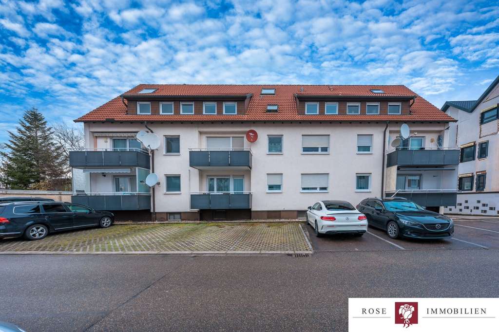 Immobilie in Schwaikheim - Schicke modernisierte 3,5 Zimmer Maisonettewohnung mit Balkon, Stellplatz und Fernsicht - Bild 2