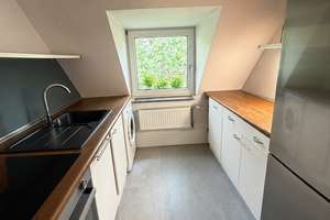 Wunderschöne 1-Zimmer Dachwohnung am Brüsseler Platz
