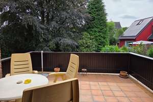 Möblierte 70m² Wohnung mit großer Terrasse, Gartenmitbenutzung mit Doppelgarage in Essen-Bergerhause