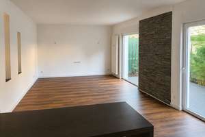 Attraktive, frisch renovierte Wohnung mit Terrasse und Garten in zentrumsnaher Lage