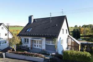 Gepflegtes Zuhause mit Einliegerwohnung, Wintergarten und 5 Garagen! – Die vollständige Adresse der Immobilie erhältst du vom Anbieter., 57234 Wilnsdorf – Vorschaubild 3