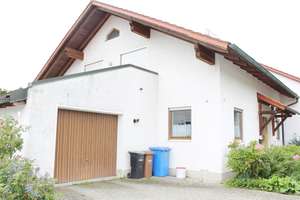Sehr gepflegtes Einfamilienhaus/Doppelhaushälfte mit Garten und Terrasse in zentraler Lage – Die vollständige Adresse der Immobilie erhältst du vom Anbieter., 94544 Hofkirchen – Vorschaubild 3