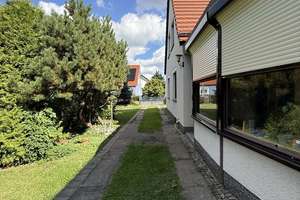 Doppelhaushälfte mit großem Garten in ruhiger Wohnlage von Dresden mit großem – Die vollständige Adresse der Immobilie erhältst du vom Anbieter., 1139 Kaditz, Dresden – Vorschaubild 3