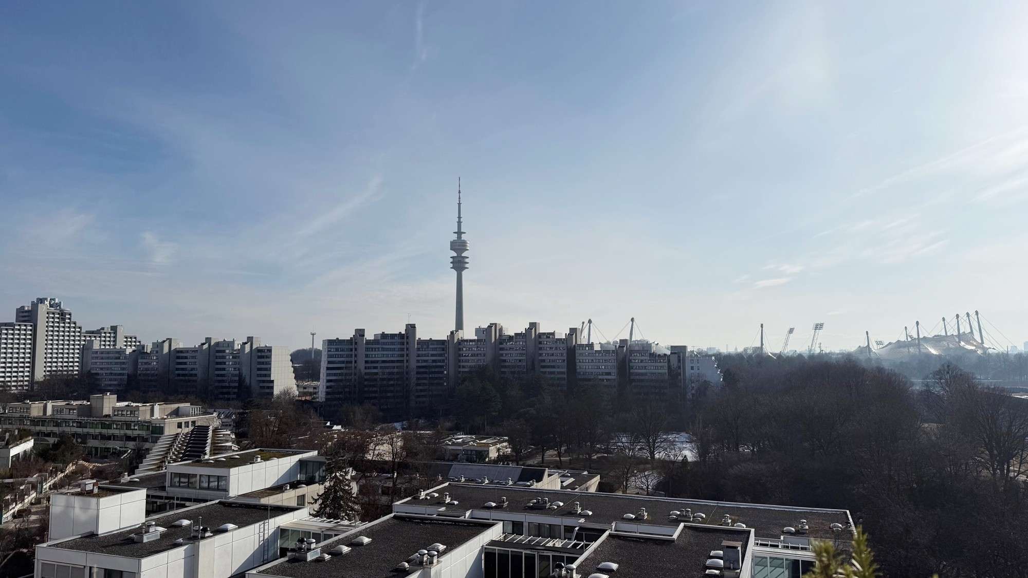 "Fernblick inklusive** Hochgelegene 2(3)-Zimmer-Wohnung in ruhiger Bestlage im Olympiadorf mit g..., München – Bild 1