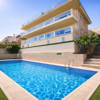 Exklusive freistehende Villa mit 4 Etagen, Pool und Garten in Cap Salou