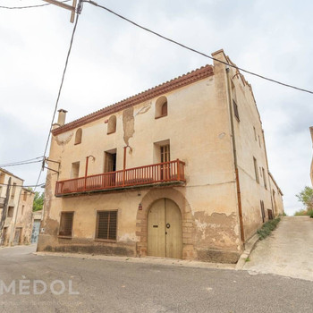 Historisches Gebäude mit Weinkeller und Wohnung in Sarral, Tarragona zu verkaufen