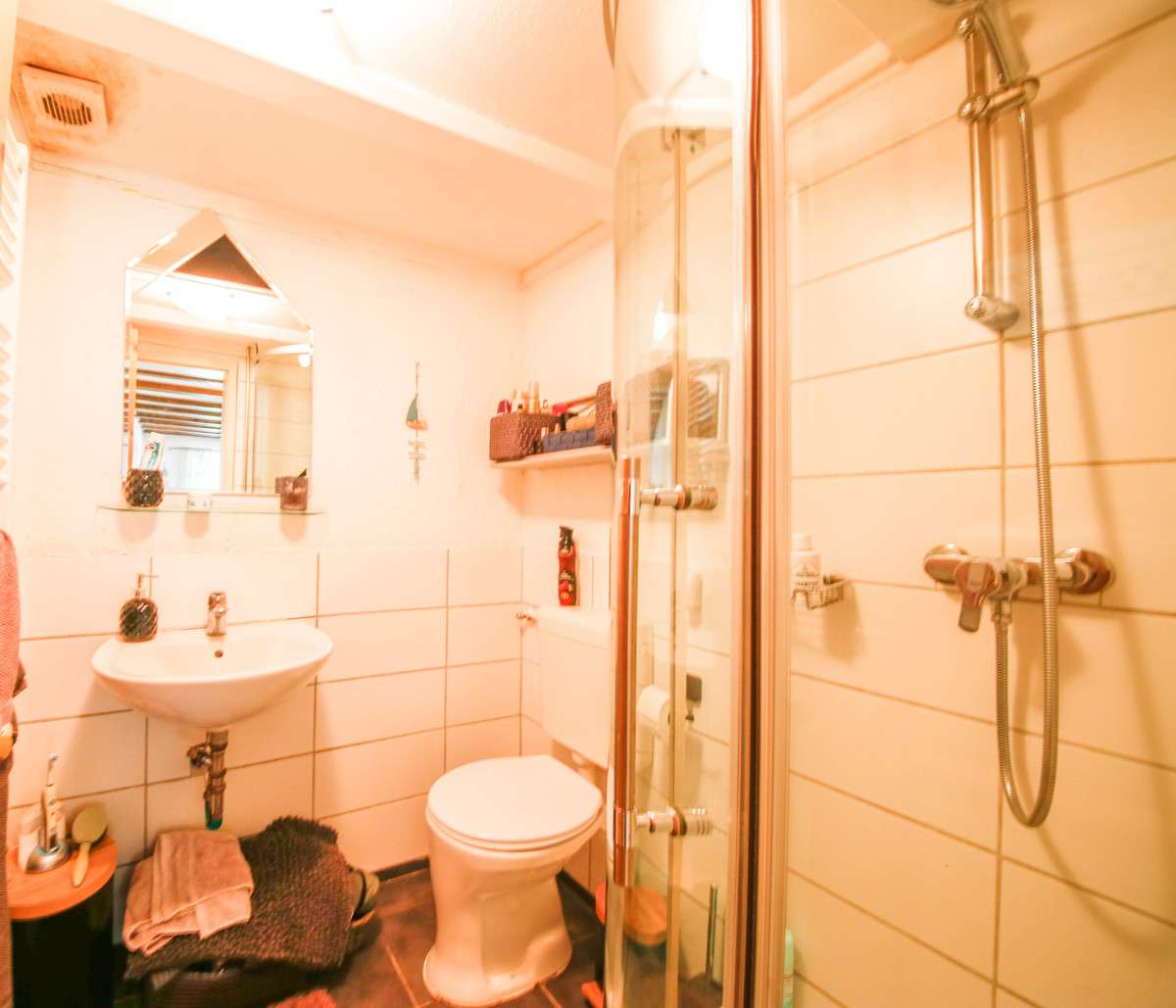 Immobilie in Gelting - Reetdachkate an der Ostsee in idyllischer Alleinlage mit drei Wohnungen  + 2,2 ha Land - Bild 1