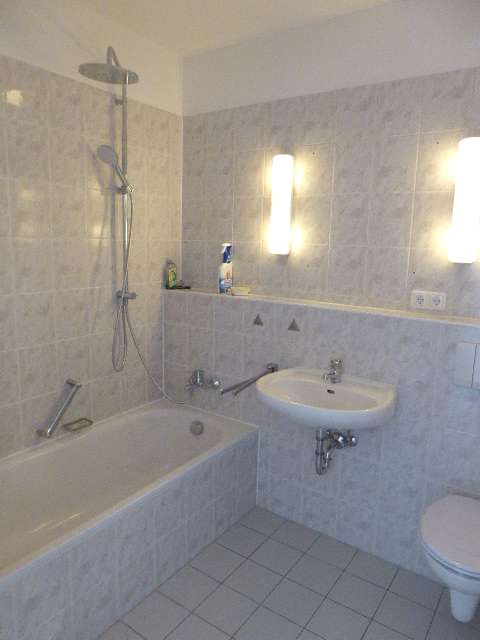 Traumhafte Dachgeschosswohnung... V-E-R-M-I-E-T-E-T image