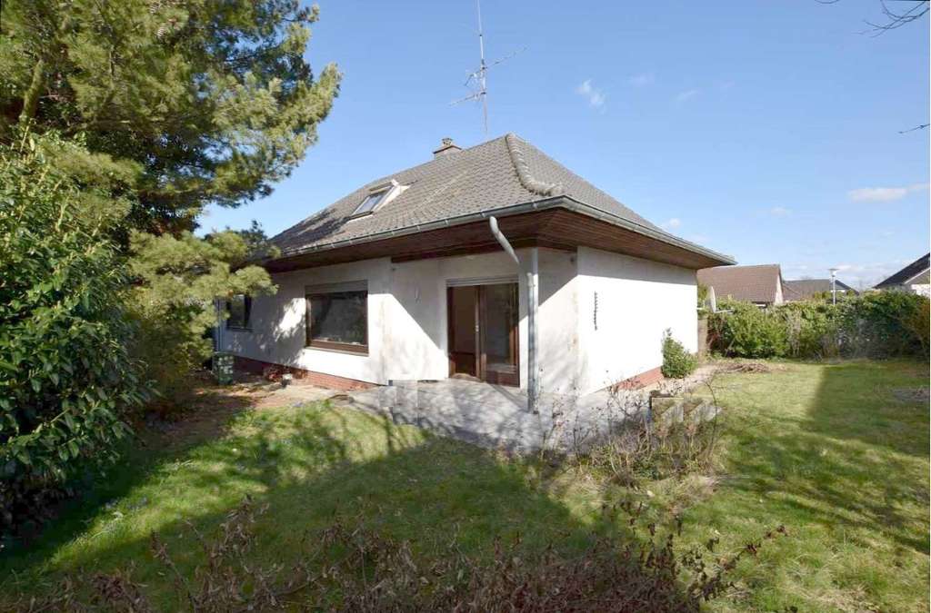 Immobilie in Wolfsburg - Gemütlicher 70er-Jahre-Bungalow zum Modernisieren mit Keller + Garage. - Bild 1