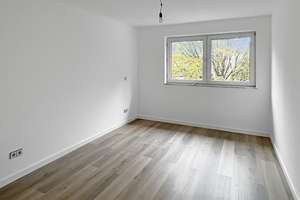 Sanierte, helle 2,5-Zimmer Wohnung mit Einbauküche, Stellplatz & großem Balkon nahe ALDI Campus – Waterfohrstraße 9, 45139 Frillendorf, Essen – Vorschaubild 2