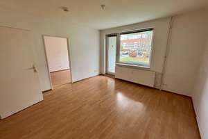 Lichtdurchflutete 3-Zimmer-Erdgeschosswohnung mit Balkon in Gebhardshagen – für Sie in der Renovieru – Reichenberger Straße 7, 38229 Gebhardshagen, Salzgitter – Vorschaubild 2