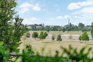 Rarität: Exklusiv möblierte Wohnung mit Blick auf den Rhein – Die vollständige Adresse der Immobilie erhältst du vom Anbieter., 40474 Golzheim, Düsseldorf – Vorschaubild 2