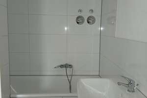 Renovierte 2,5-Zimmer-Wohnung mit Dachterrasse und ausgebauter Abstellfläche in der Dachspitze – 63067 Messehalle, Offenbach am Main – Vorschaubild 5