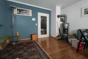 Stuttgart-West: 3-Zimmer-Wohnung mit Balkon, Loggia und Kaminofen