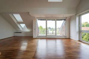 Großzügige Maisonette-Wohnung mit Galerie, Kamin und Balkon in Wittlaer – 40489 Wittlaer, Düsseldorf – Vorschaubild 2