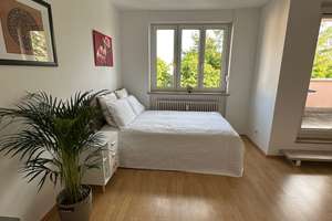 Lichtdurchflutete Einzimmerwohnung mit Dachterrasse, Einbauküche, Kellerabteil und Garage – Dietzfelbingerplatz 3, 81739 Altperlach, München – Vorschaubild 4