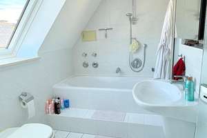 Elegante Maisonette-Wohnung mit Dachterrasse & Tiefgarage – bezugsfrei ab Juni – Widderstraße 15a, 86167 Lechhausen-West, Augsburg – Vorschaubild 8