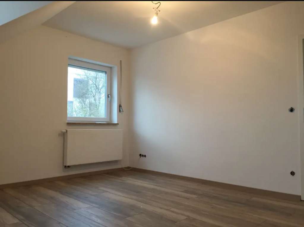 Immobilie in Bonstetten - Saniertes Zweifamilienhaus mit 3 Garagen & Terrassen – voll vermietet, attraktive Kapitalanlage - Bild 1