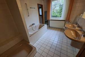 Großzügiges Ein-/Zweifamilienhaus in Hannover-Bothfeld, geeignet auch für Praxis/Büro und Wohnen. – Am Plessenfelde 2, 30659 Bothfeld, Hannover – Vorschaubild 11