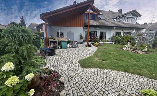 Charmante Doppelhaushälfte mit schönem Garten und viel Potenzial in Steinweiler!