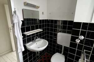 Untermiete bis 15. Oktober 2026: 2-Zimmer-Wohnung in Top-Lage in Düsseldorf-Golzheim – Die vollständige Adresse der Immobilie erhältst du vom Anbieter., 40476 Golzheim, Düsseldorf – Vorschaubild 11