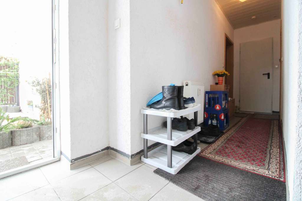 Immobilie in Staßfurt - Voll vermietetes 4-Parteienhaus mit Balkonen, Terrassen und Stellplätzen - Bild 1