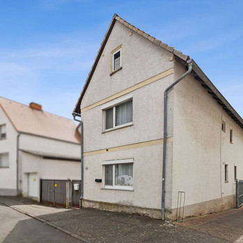 Hundeliebhaber aufgepasst: Gut nutzbares Wohnhaus, Hundezwinger, Garage, Nebengebäude, großer Garten