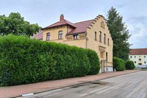!Wohnen und Arbeiten verbinden!
Großzügige repräsentative Villa m – Die vollständige Adresse der Immobilie erhältst du vom Anbieter., 39418 Staßfurt – Vorschaubild 2