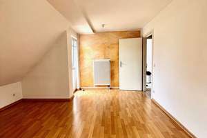 Vermietete 2-Zimmer-Dachgeschosswohnung mit Aufzug und Stellplatz in Dresden-Laubegast