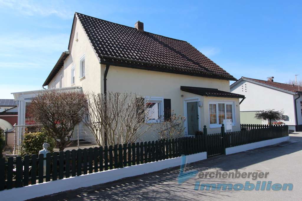 ** Charmantes Wohnhaus mit Wintergarten im Plattlinger Westen **