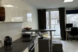 Modernes Studio mit Indoor-Pool – 1-Monats-Miete vom 1. Januar bis 1. Februar – Daphnestraße 32, 81925 Parkstadt, München – Vorschaubild 1