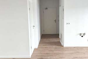 +TRAUMWOHNUNG+3 RAUM DACHGESCHOSS MIT GROSSEM BALKON+BAD M. DUSCHE+FBH+LIFT++UVM.++ – Bornaische Straße 77/79, 4277 Connewitz, Leipzig – Vorschaubild 2