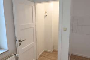 WG-GEEIGNET: 2-Zimmer-Wohnung mit hohen Decken und neuem Tageslichtbad – Grupellostraße 16, 40210 Stadtmitte, Düsseldorf – Vorschaubild 7