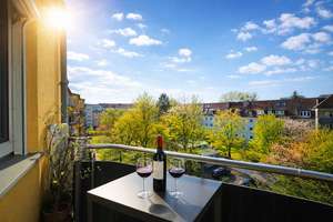 Attraktive Stadtwohnung: Dachgeschoß-Maisonette m. Süd/West Balkon in zentraler Lage in Bogenhausen!