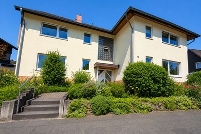 Charmante Dachgeschosswohnung mit Garage & Gartenanteil in Mülheim-Saarn!