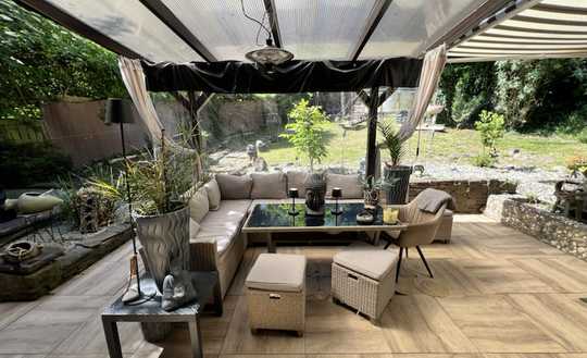 Ankommen und Zuhause sein: Freistehendes EFH mit Einliegerwohnung und großem Garten