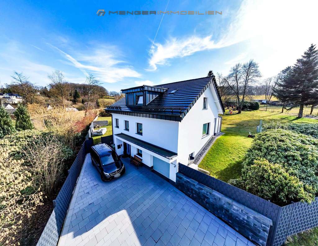 **Premium-Wohnen in Waldbröl – Stilvolles Haus mit Traumgarten und Top-Ausstattung**