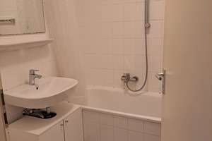 Moderne helle 2 Zimmer-Wohnung mit Balkon, neuer Einbauküche, neuem Parkettboden und Garten – Die vollständige Adresse der Immobilie erhältst du vom Anbieter., 45130 Rüttenscheid, Essen – Vorschaubild 12
