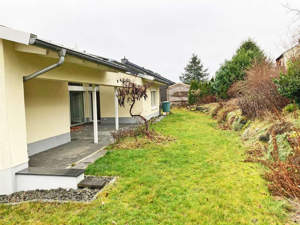 Immobilie in Bad Endbach - Geräumiges Einfamilienhaus mit großer Terrasse und überdachter Pergola! - Bild 1