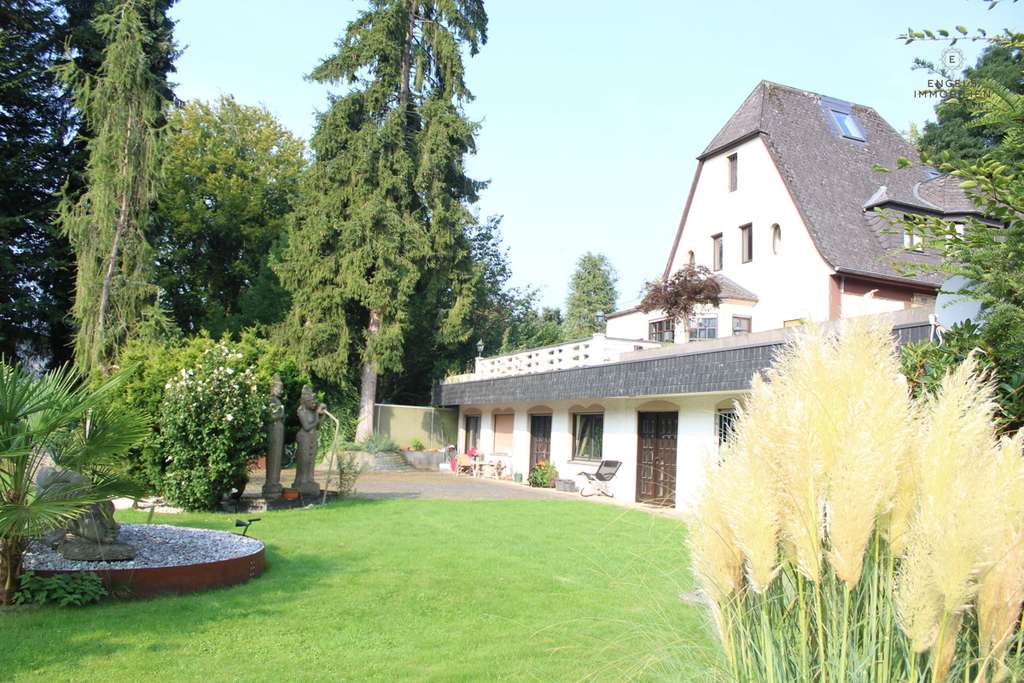 Eigene Büro- und Praxisräume mit Wohnhaus in Hennef auf phantastischem Grundstück