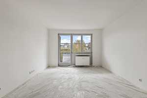 BEZUGSFREI: Toller Grundriss in Neubau 1998 mit Süd-Balkon plus Tiefgaragenstellplatz – Moissistraße 14, 12489 Berlin – Vorschaubild 2