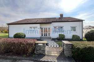 Einfamilienhaus in Metzingen-Neugreuth – ein Zuhause mit Potenzial! – Die vollständige Adresse der Immobilie erhältst du vom Anbieter., 72555 Metzingen – Vorschaubild 1