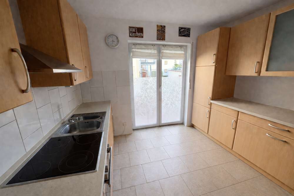 Immobilie in Eggenstein-Leopoldshafen - Attraktive Kapitalanlage: Dreifamilienhaus mit Balkonen & 2 Garagen - Bild 0